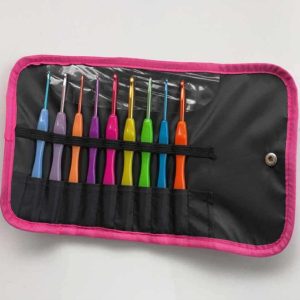 N031 - Set med 9 st. färgglada virknålar och fodral