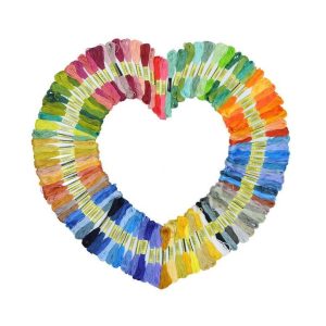 CK1501 - 50 dockor broderigarn / moulinegarn