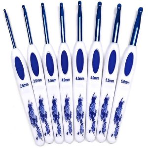 N141 - Set med 8 st. snygga ergonomiska virknålar Blå / Vit